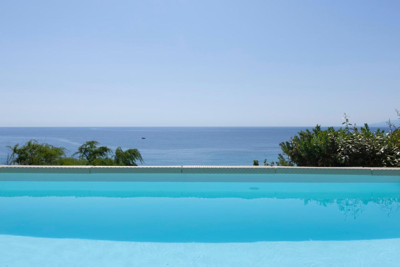 Luxury Villa By The Beach Στενιές Εξωτερικό φωτογραφία
