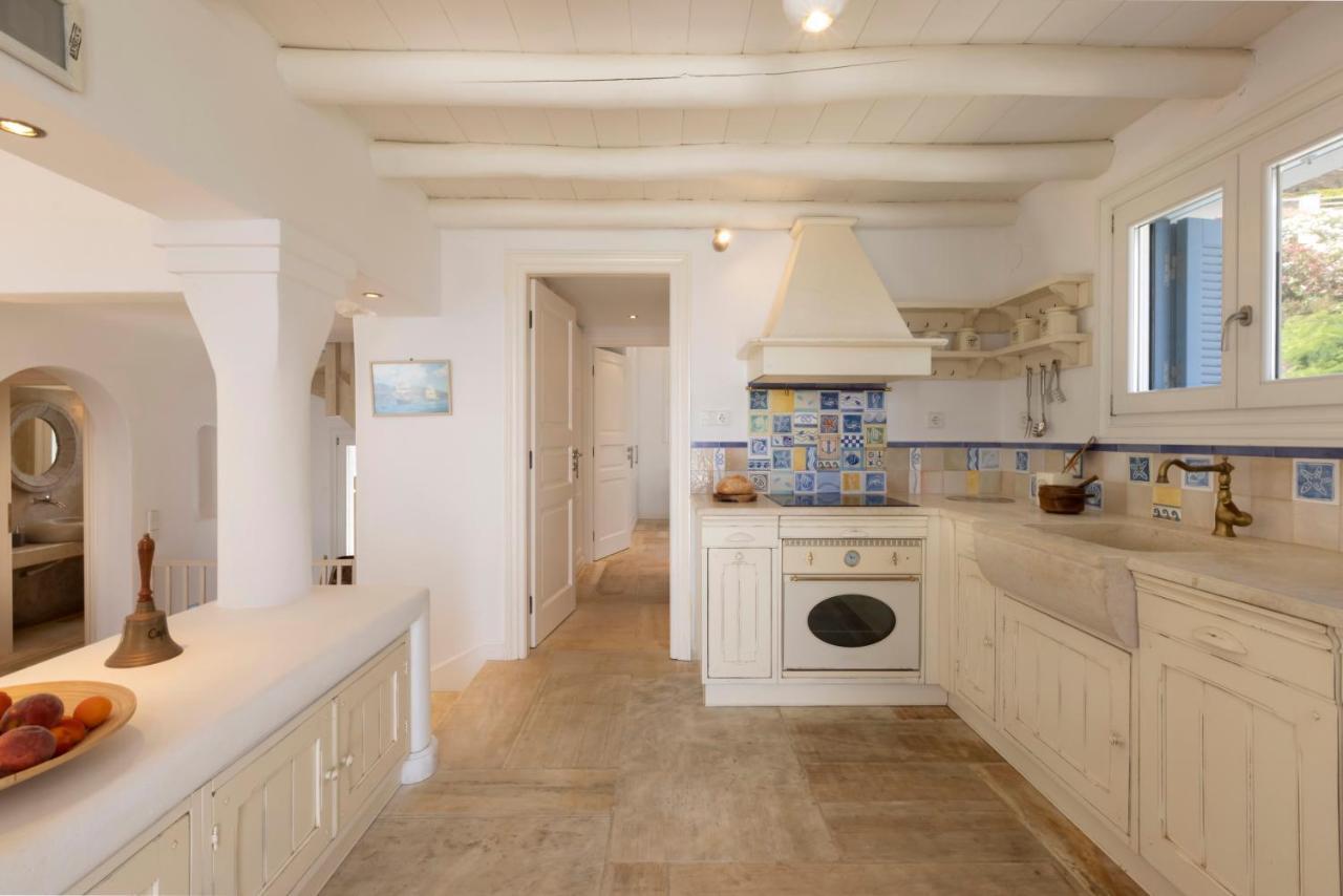 Luxury Villa By The Beach Στενιές Εξωτερικό φωτογραφία